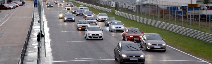 Cerca de 1.500 unidades de las siete generaciones del Golf GTI se han reunido en el circuito del Jarama